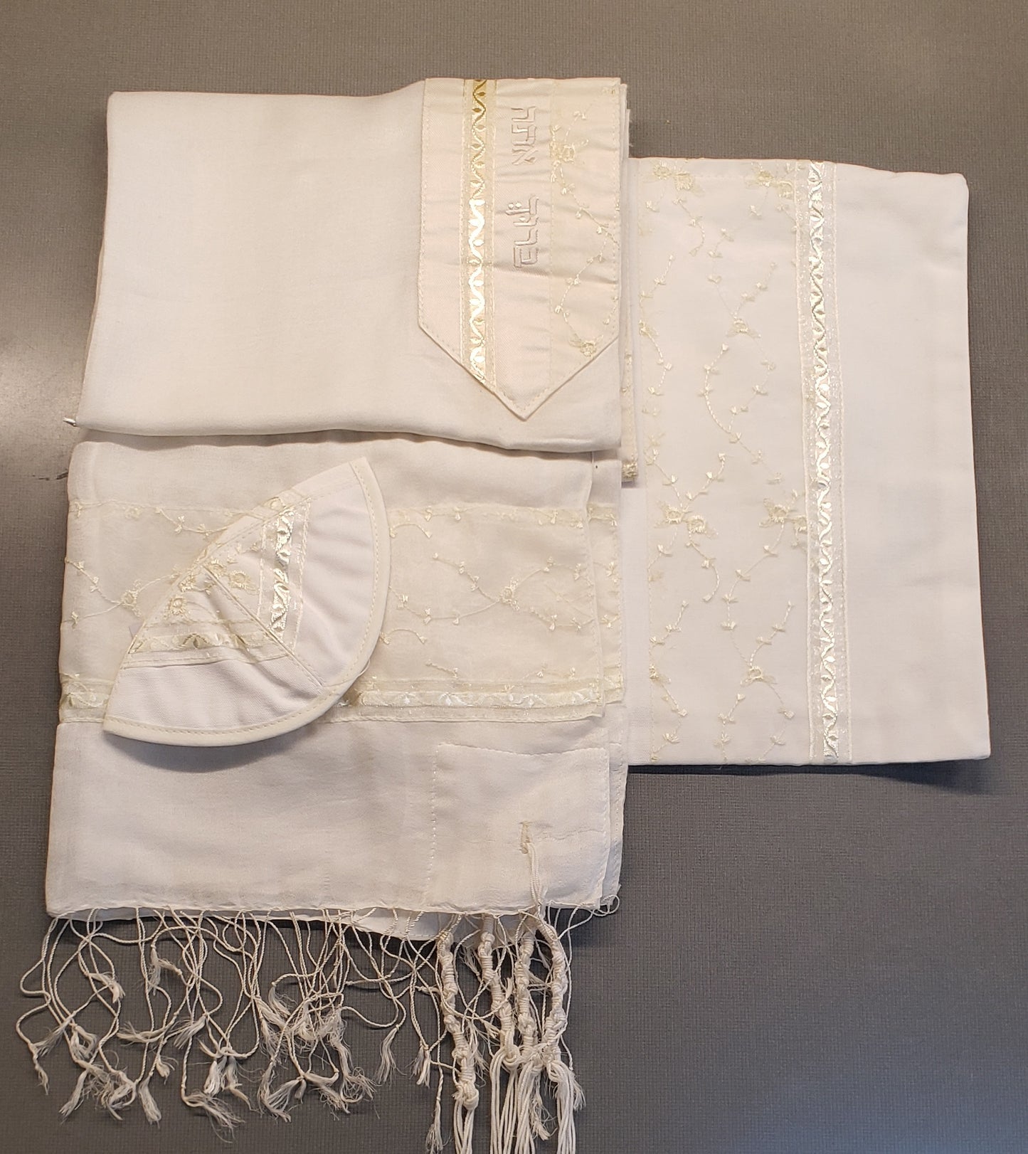 Tallit Set – Ivory Vine Design