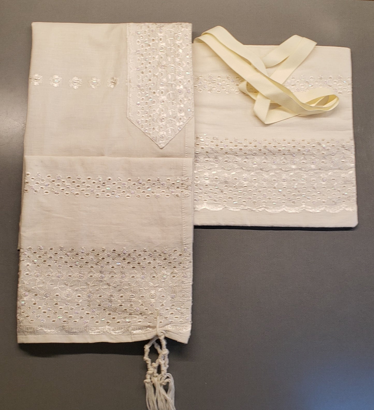 Tallit Set – Ivory Flower Pattern